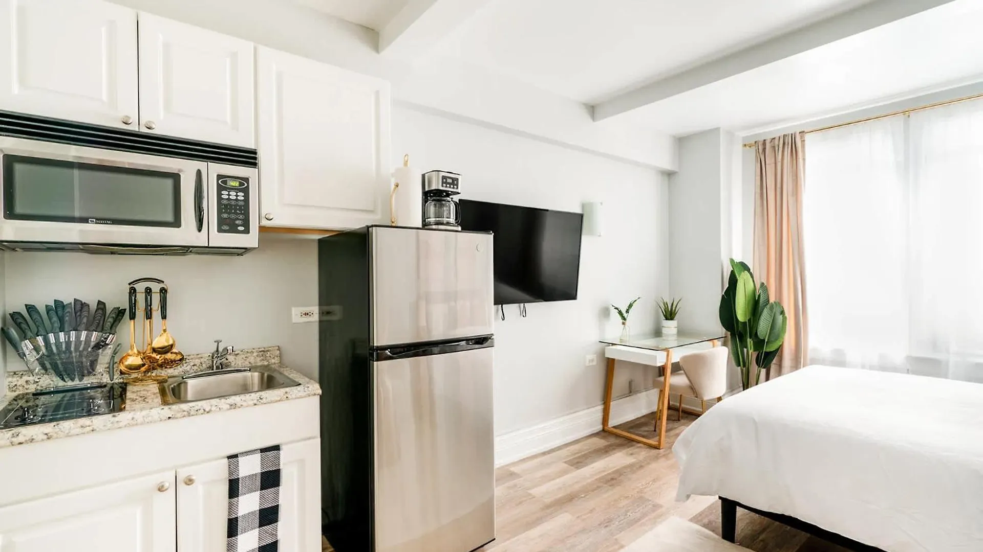 73-304 Newly Reno Studio Uws Doorman Gym Laundry New York