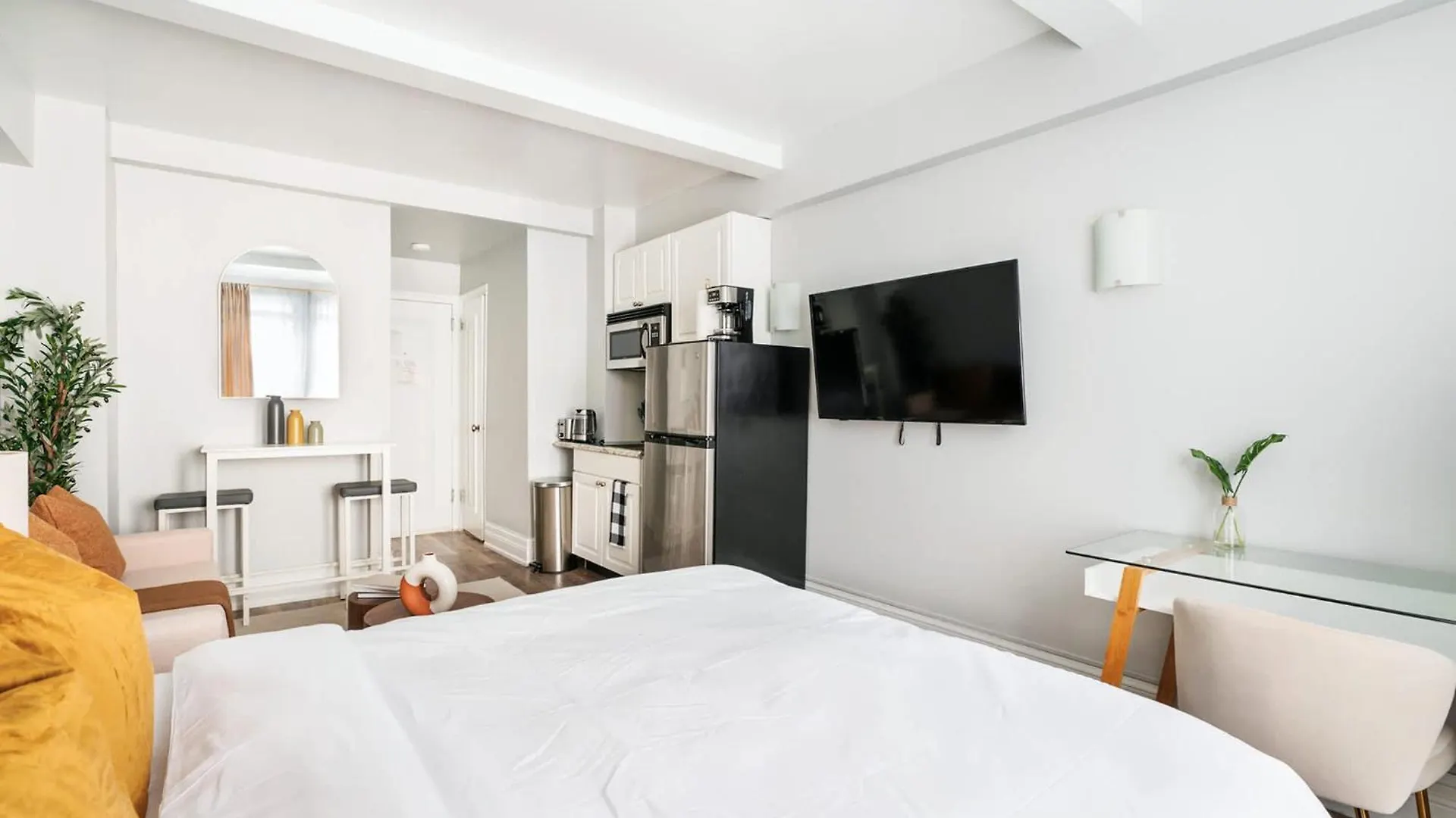 73-304 Newly Reno Studio Uws Doorman Gym Laundry New York 0*,  United States